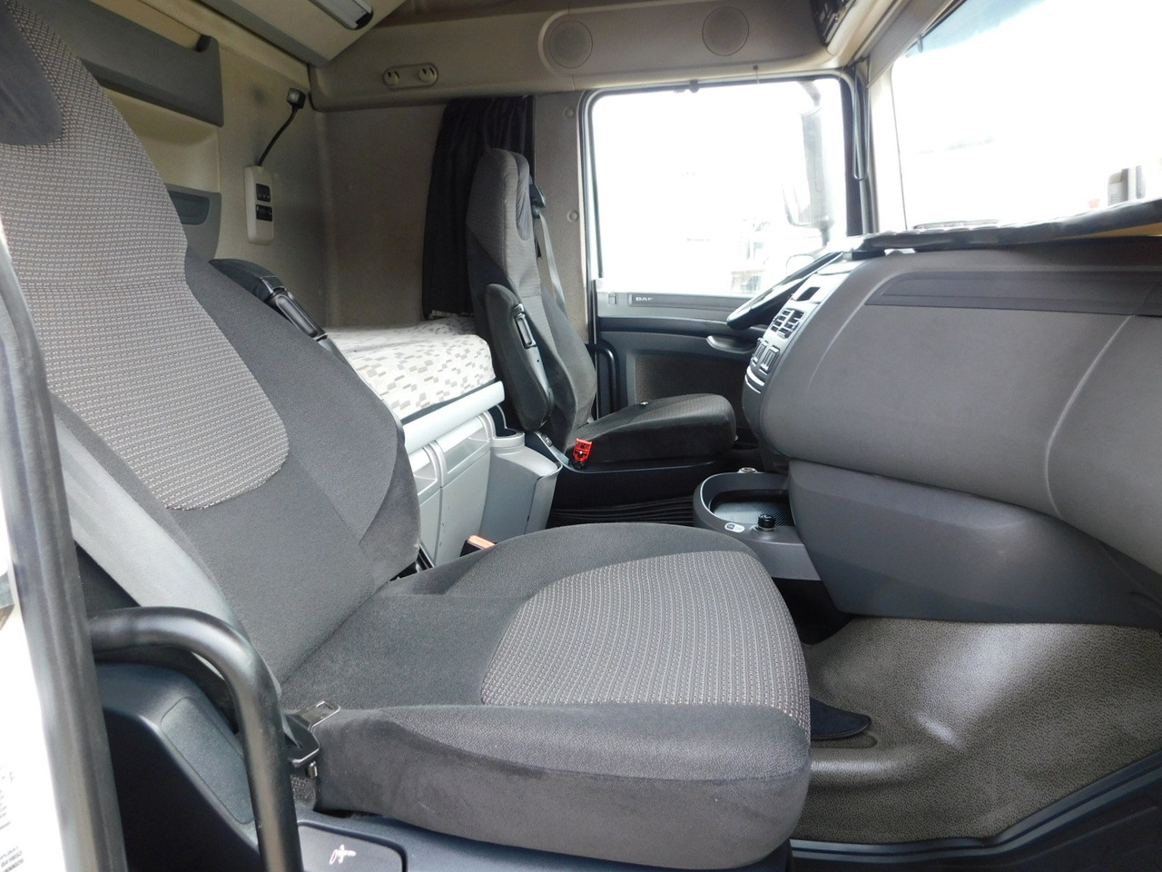 Daf Xf 460 ft - Nyergesvontató: 5 kép. Daf Xf 460 ft - Nyergesvontató: 5 kép.