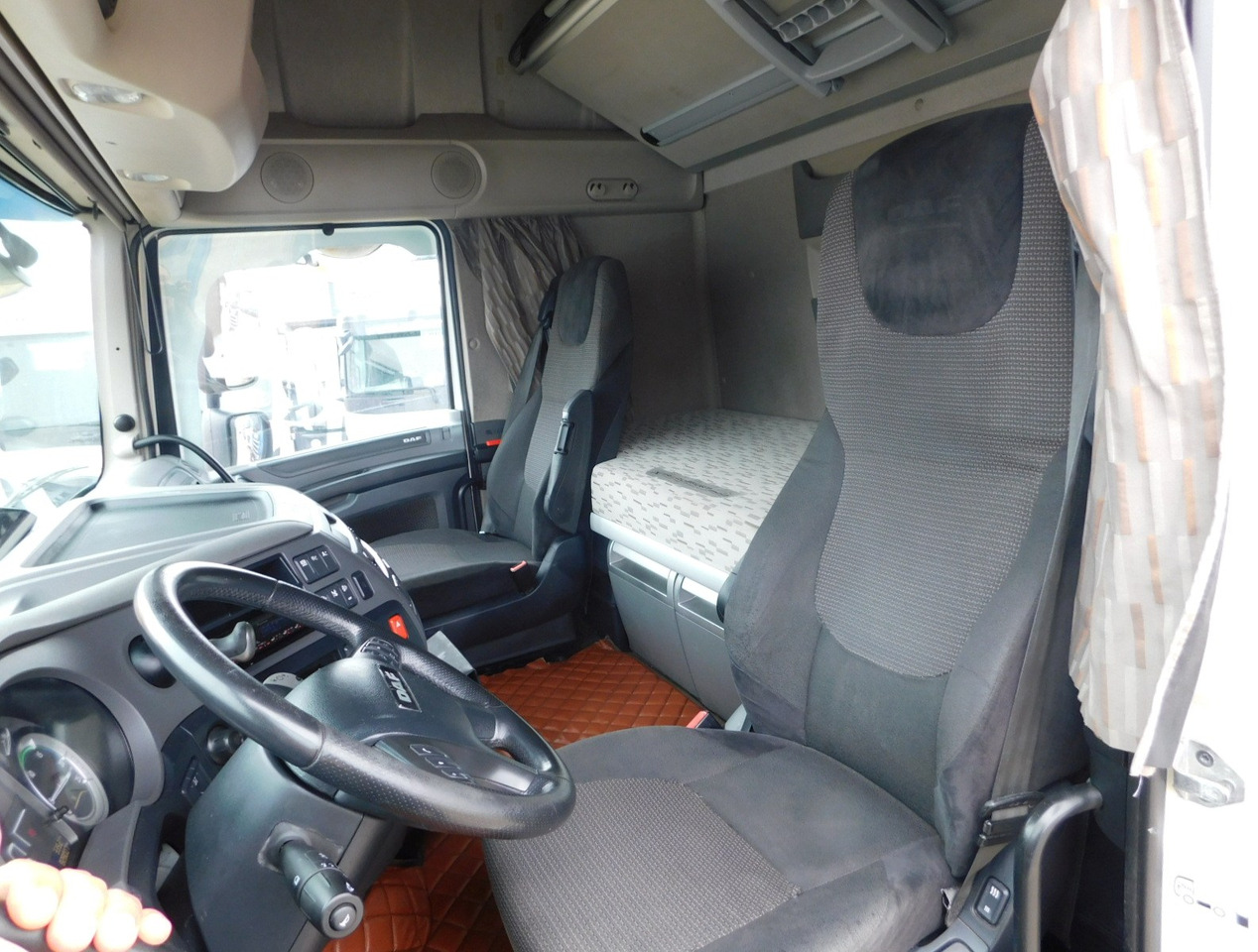 Daf Xf 460 ft - Nyergesvontató: 5 kép. Daf Xf 460 ft - Nyergesvontató: 5 kép.