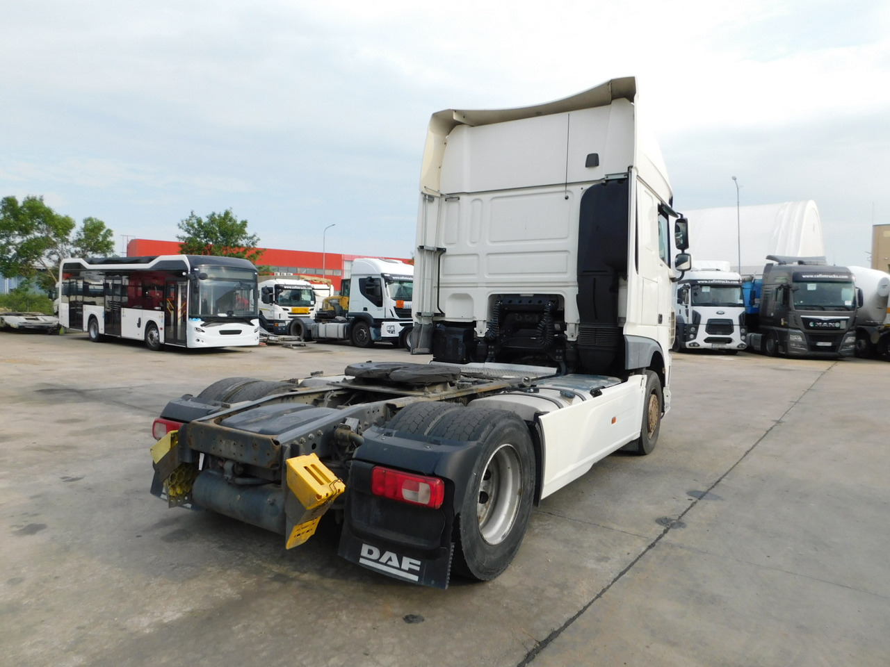 Daf Xf 460 ft - Nyergesvontató: 3 kép. Daf Xf 460 ft - Nyergesvontató: 3 kép.