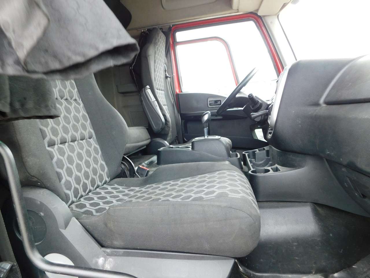 Ford 1848t 4x2 scab e6 12tx2620 - Nyergesvontató: 5 kép. Ford 1848t 4x2 scab e6 12tx2620 - Nyergesvontató: 5 kép.