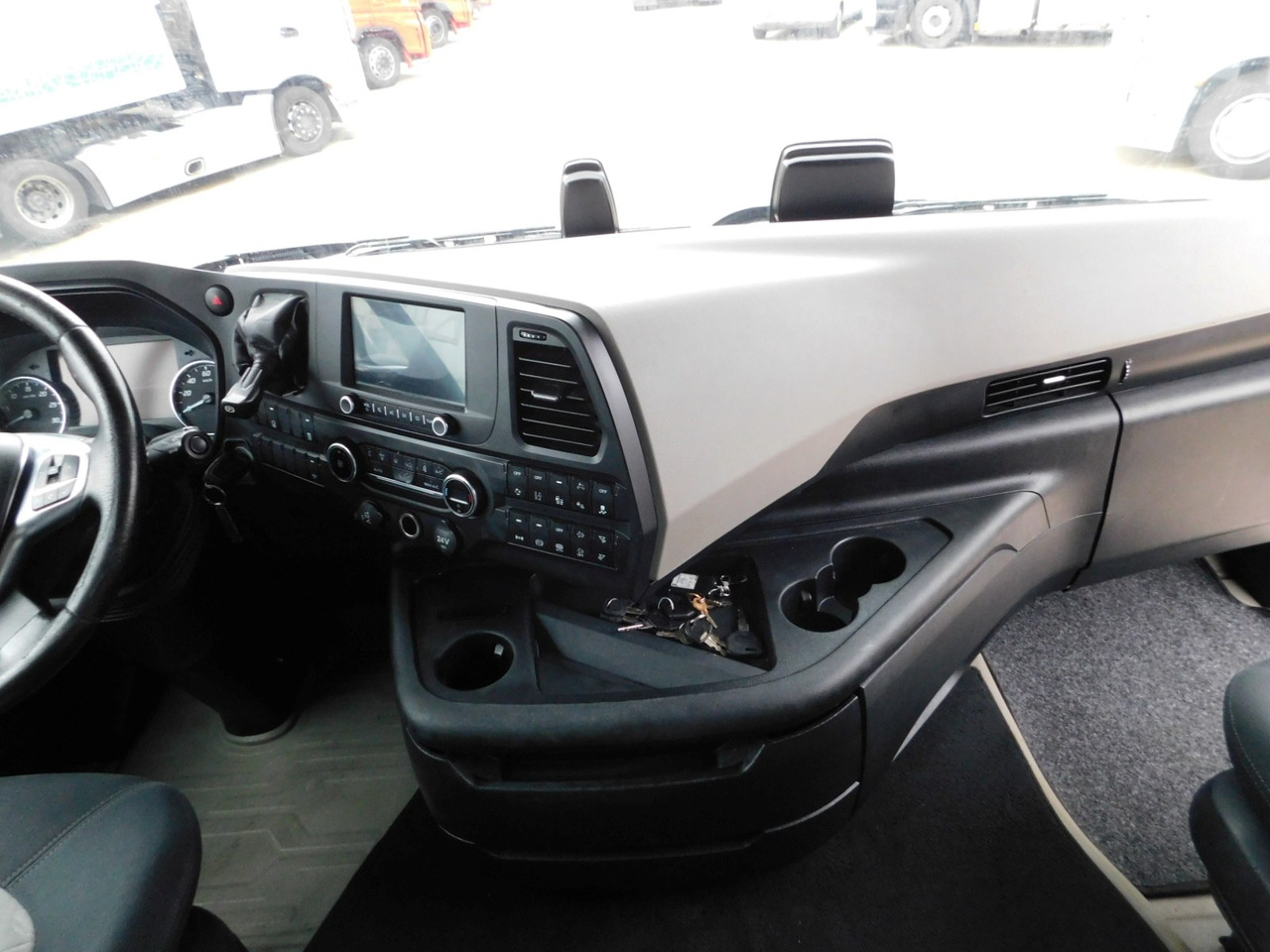 Nyergesvontató Ford F max 4x2 scab e6 12s2620: 7 kép. Nyergesvontató Ford F max 4x2 scab e6 12s2620: 7 kép.