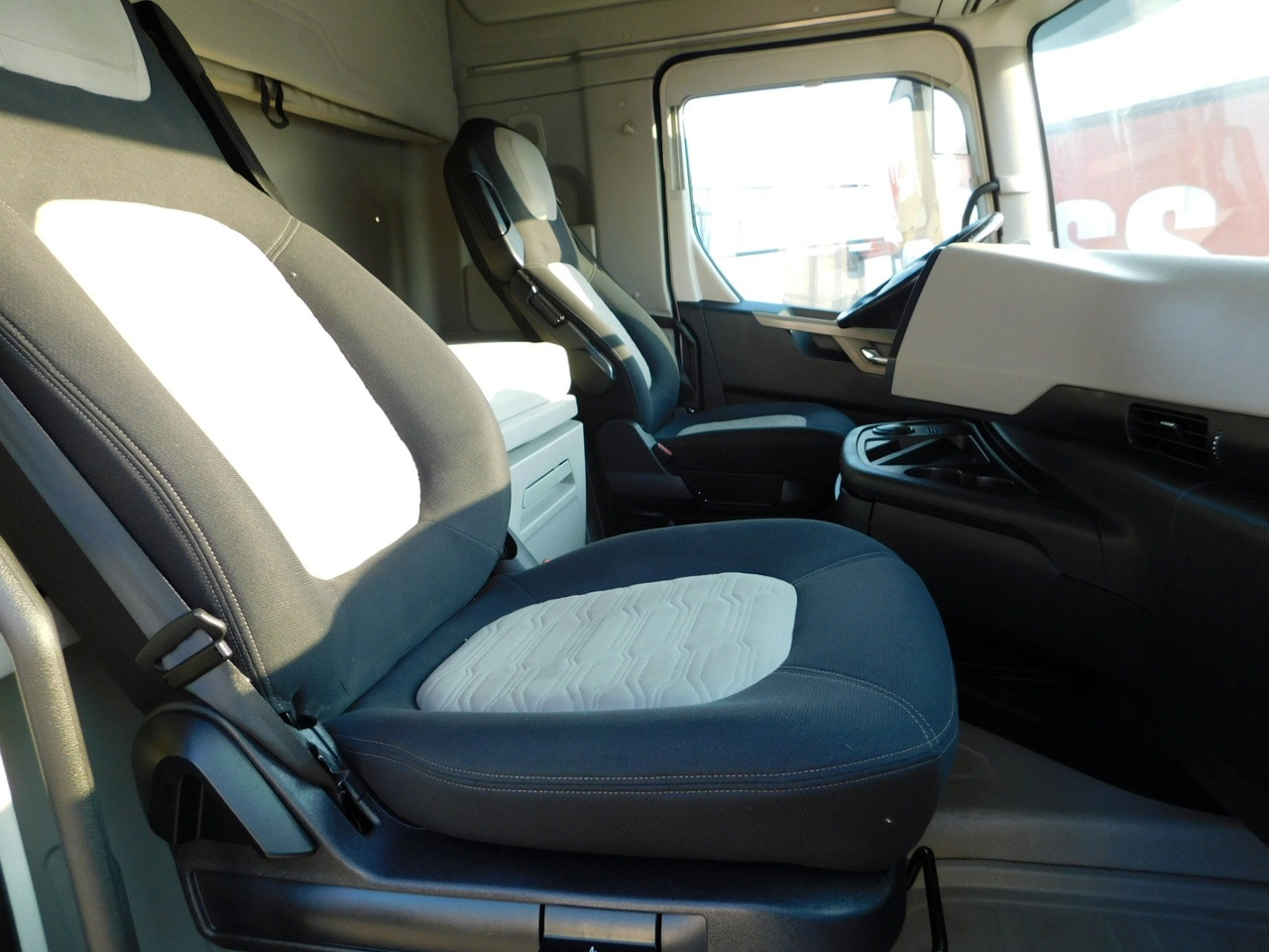 Ford F max 4x2 scab e6 12s2620 - Nyergesvontató: 5 kép. Ford F max 4x2 scab e6 12s2620 - Nyergesvontató: 5 kép.
