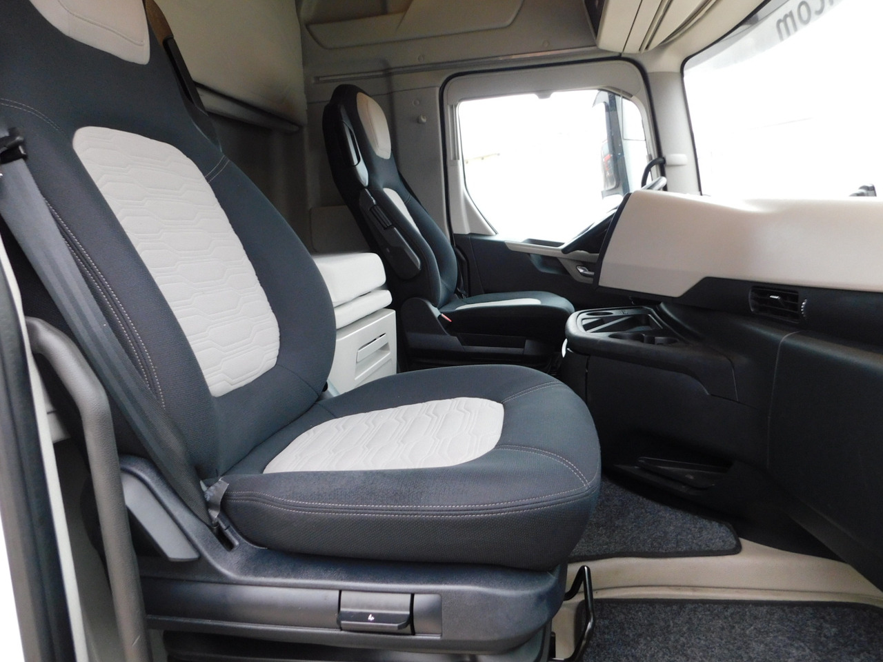 Ford F max 4x2 scab e6 12s2620 - Nyergesvontató: 5 kép. Ford F max 4x2 scab e6 12s2620 - Nyergesvontató: 5 kép.