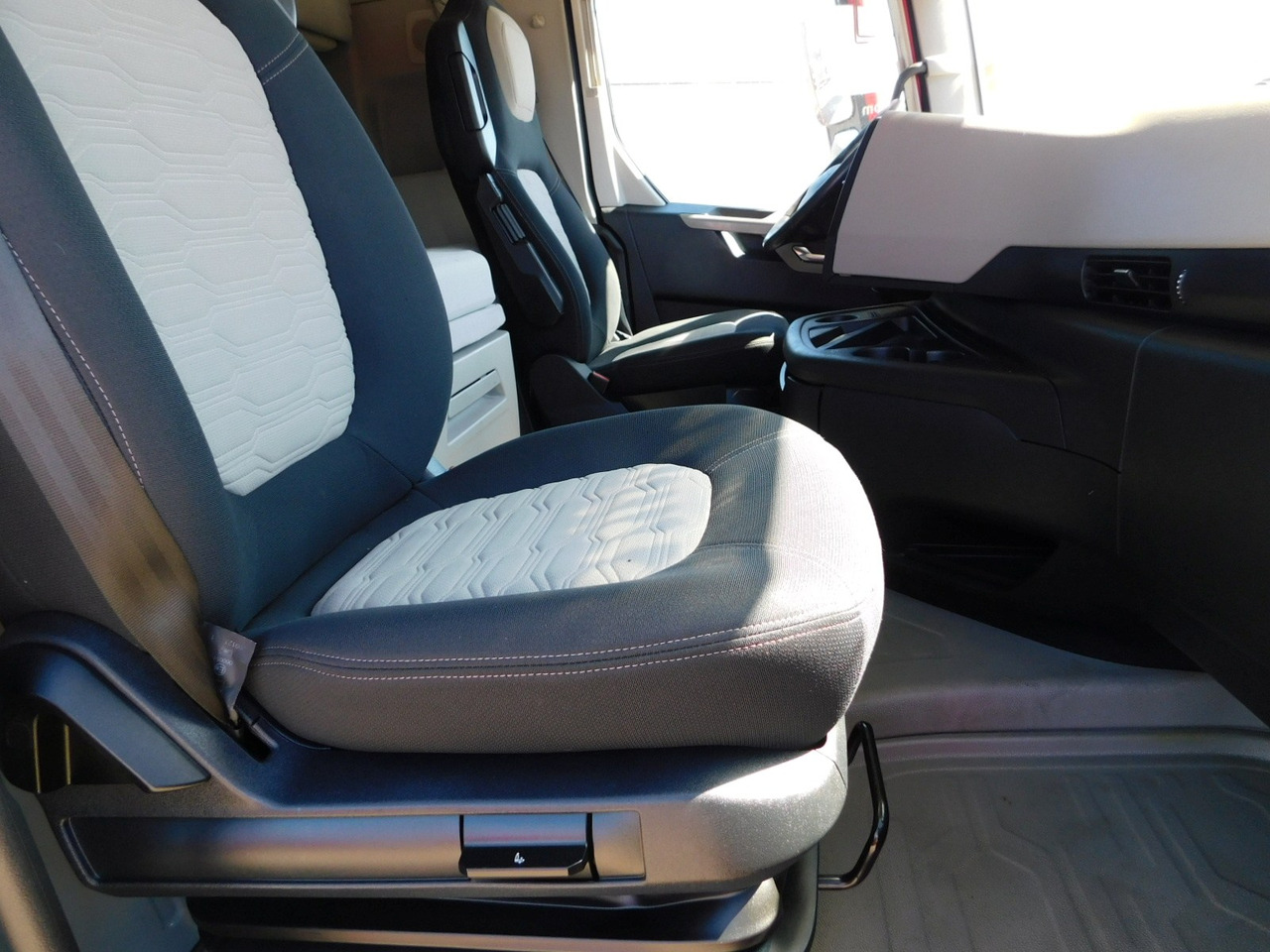 Ford F max ll 4x2 scab e6 12tx2620 - Nyergesvontató: 5 kép. Ford F max ll 4x2 scab e6 12tx2620 - Nyergesvontató: 5 kép.