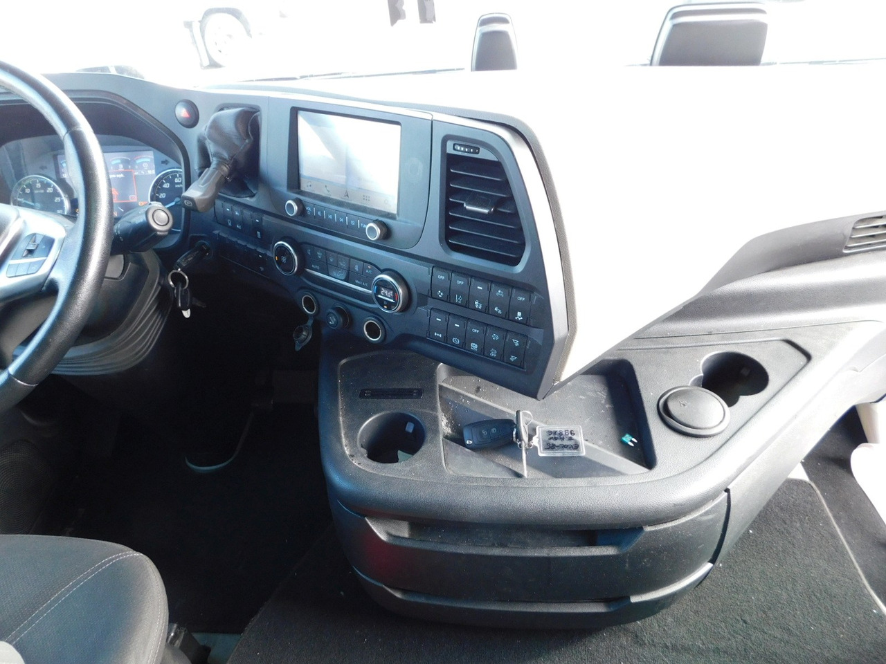 Nyergesvontató Ford F max ll 4x2 scab e6 12tx2620: 7 kép. Nyergesvontató Ford F max ll 4x2 scab e6 12tx2620: 7 kép.