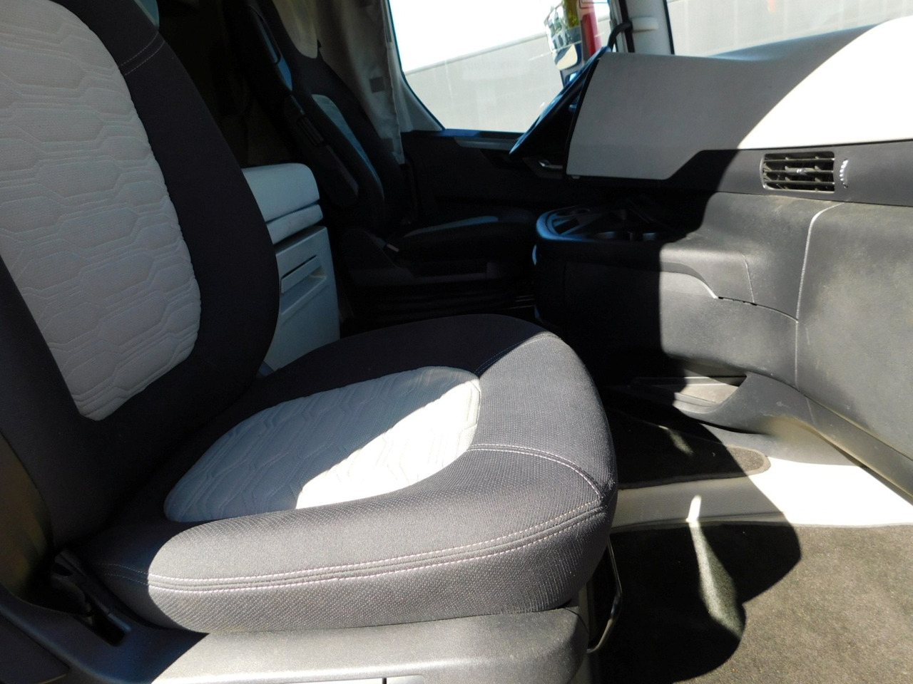 Ford F max ll 4x2 scab e6 12tx2620 - Nyergesvontató: 5 kép. Ford F max ll 4x2 scab e6 12tx2620 - Nyergesvontató: 5 kép.