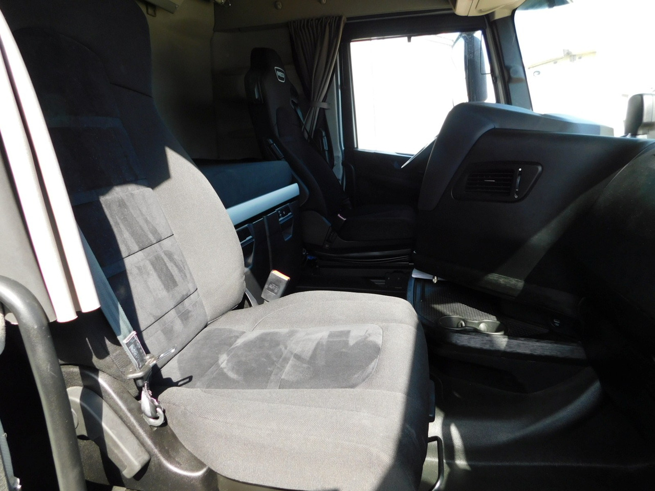 Iveco As440stfp lt - Nyergesvontató: 5 kép. Iveco As440stfp lt - Nyergesvontató: 5 kép.