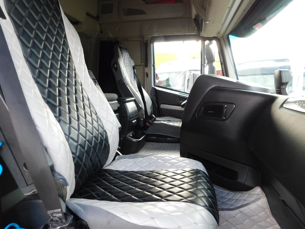 Iveco As440tfp lt - Nyergesvontató: 5 kép. Iveco As440tfp lt - Nyergesvontató: 5 kép.