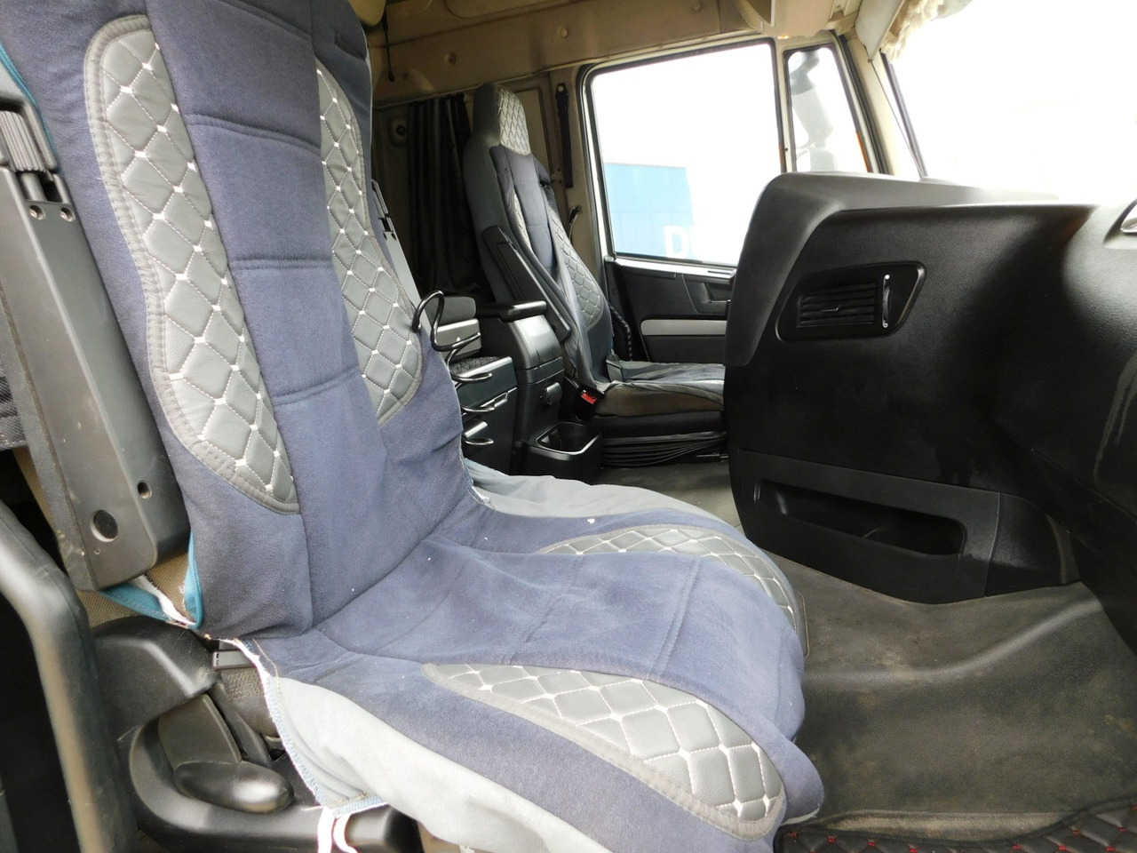 Iveco As440tp - Nyergesvontató: 5 kép. Iveco As440tp - Nyergesvontató: 5 kép.