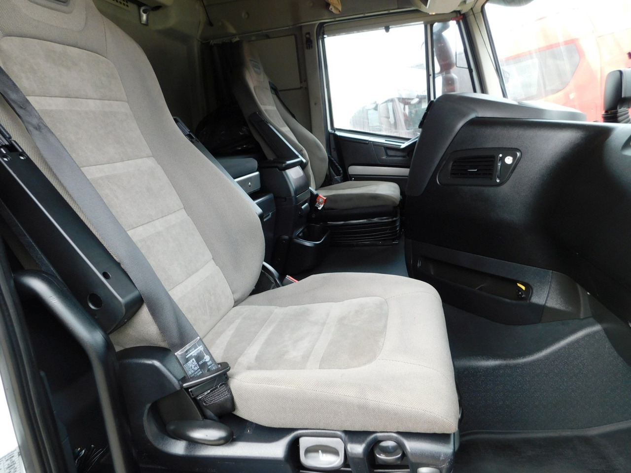 Iveco Stralis 420 - Nyergesvontató: 5 kép. Iveco Stralis 420 - Nyergesvontató: 5 kép.