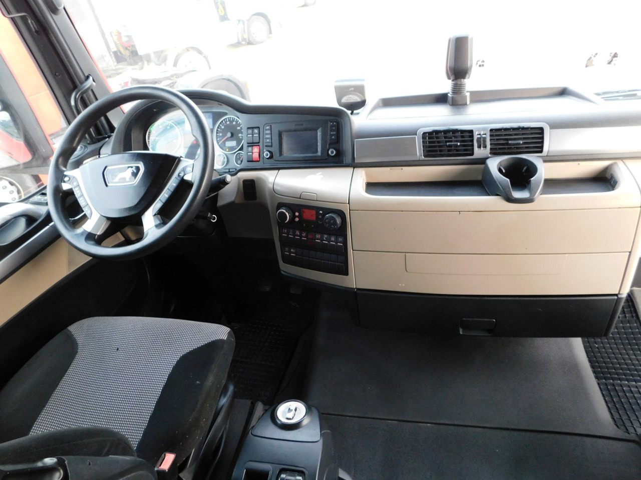 Man Tgx - Nyergesvontató: 5 kép. Man Tgx - Nyergesvontató: 5 kép.