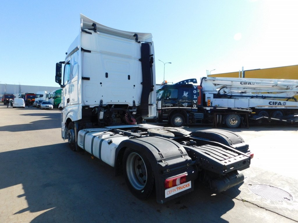 Mercedes Actros 1842 - Nyergesvontató: 4 kép. Mercedes Actros 1842 - Nyergesvontató: 4 kép.
