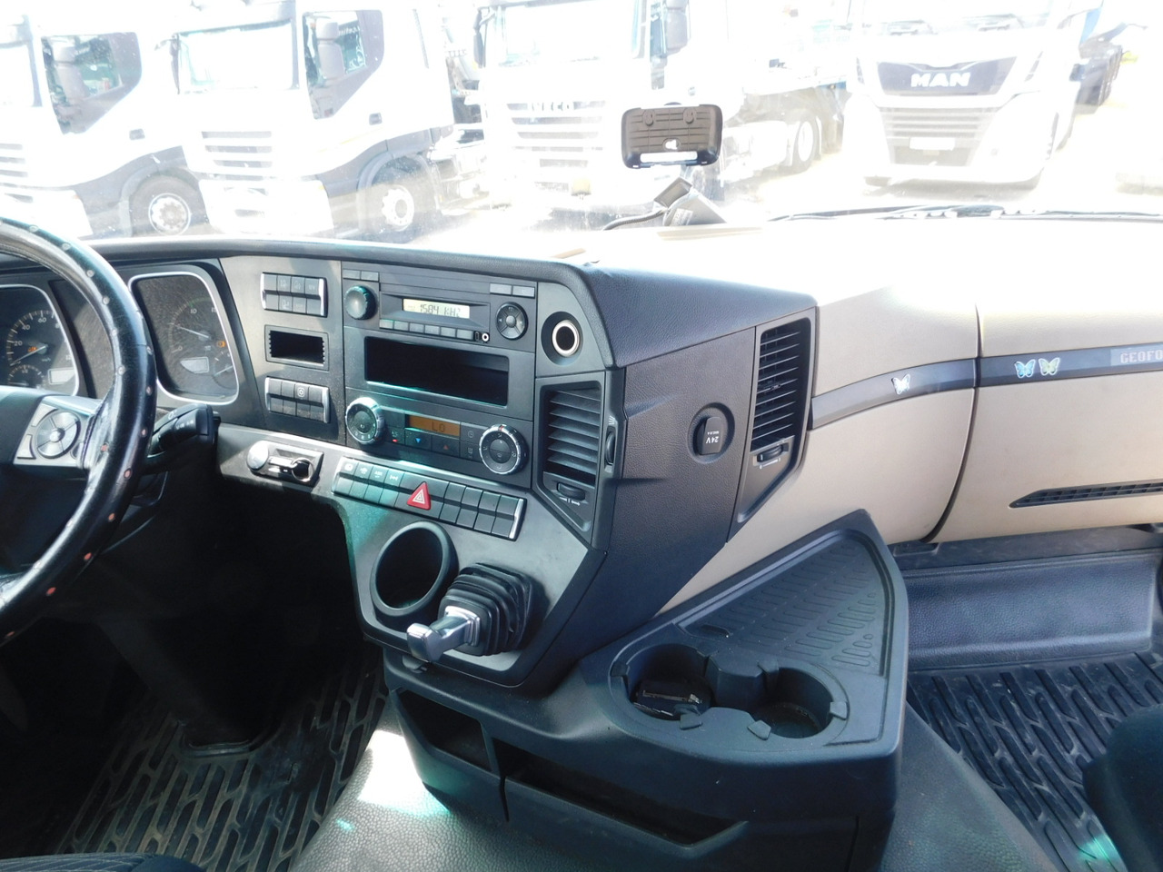 Nyergesvontató Mercedes Actros 1842: 6 kép. Nyergesvontató Mercedes Actros 1842: 6 kép.