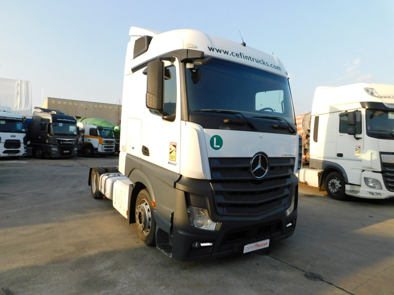 Mercedes Actros - Nyergesvontató: 2 kép. Mercedes Actros - Nyergesvontató: 2 kép.
