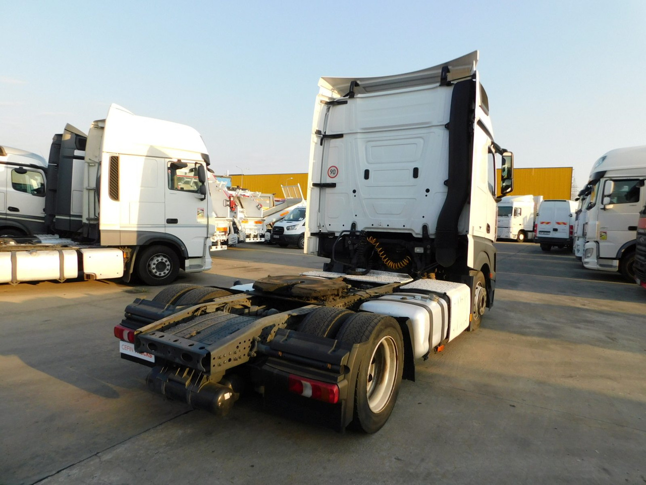 Mercedes Actros - Nyergesvontató: 3 kép. Mercedes Actros - Nyergesvontató: 3 kép.