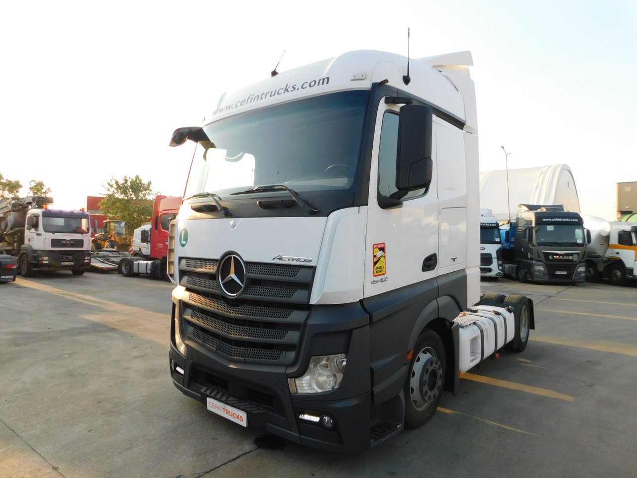 Mercedes Actros - Nyergesvontató: 1 kép. Mercedes Actros - Nyergesvontató: 1 kép.