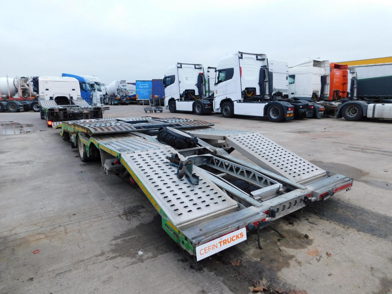 Scania P400 - Nyergesvontató, Félpótkocsi mélybölcsős: 4 kép. Scania P400 - Nyergesvontató, Félpótkocsi mélybölcsős: 4 kép.