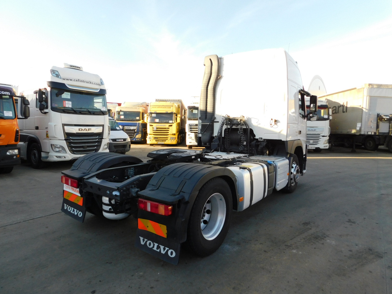 Volvo Fm 450 - Nyergesvontató: 3 kép. Volvo Fm 450 - Nyergesvontató: 3 kép.
