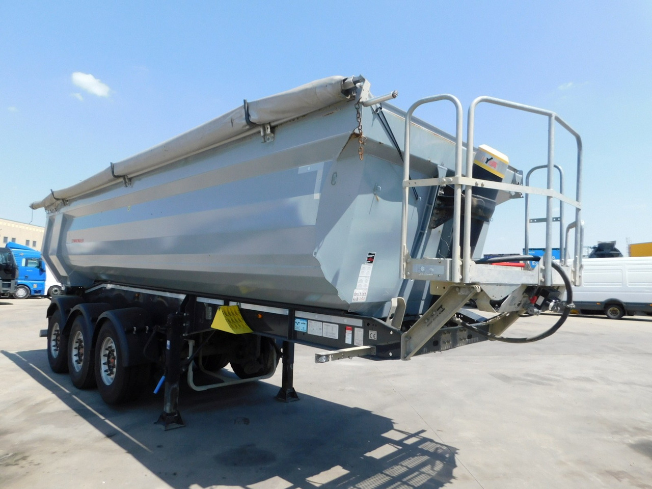 Schwarzmuller K serie sk - Félpótkocsi billenőplatós: 2 kép. Schwarzmuller K serie sk - Félpótkocsi billenőplatós: 2 kép.