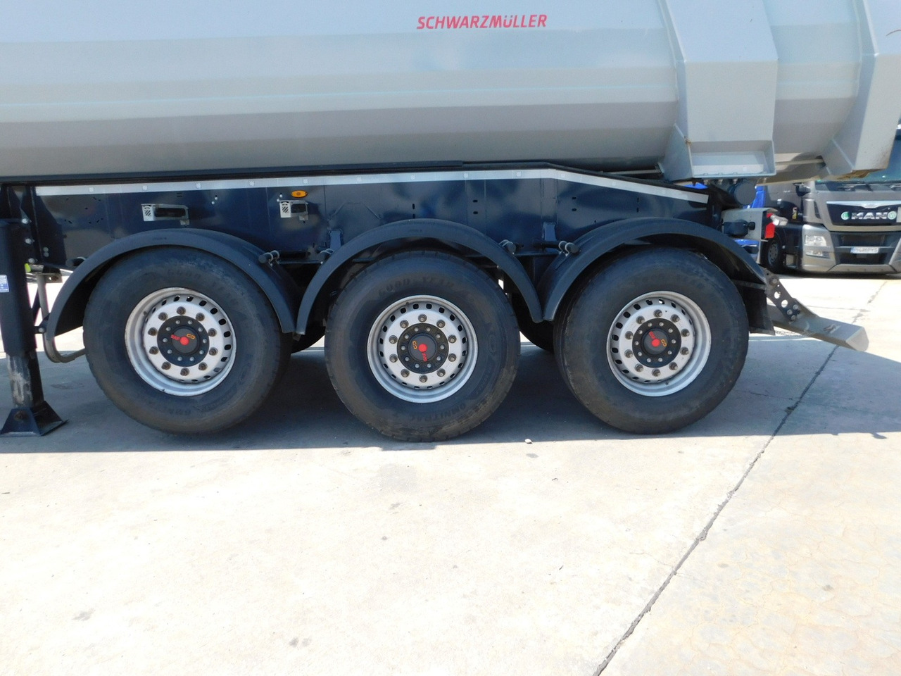 Schwarzmuller K serie sk - Félpótkocsi billenőplatós: 5 kép. Schwarzmuller K serie sk - Félpótkocsi billenőplatós: 5 kép.