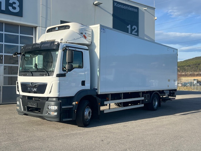 MAN TGM 15.290 4x2 LL Tiefkühler ATP Euro6 Klima - Hűtős kisteherautó: 1 kép. MAN TGM 15.290 4x2 LL Tiefkühler ATP Euro6 Klima - Hűtős kisteherautó: 1 kép.