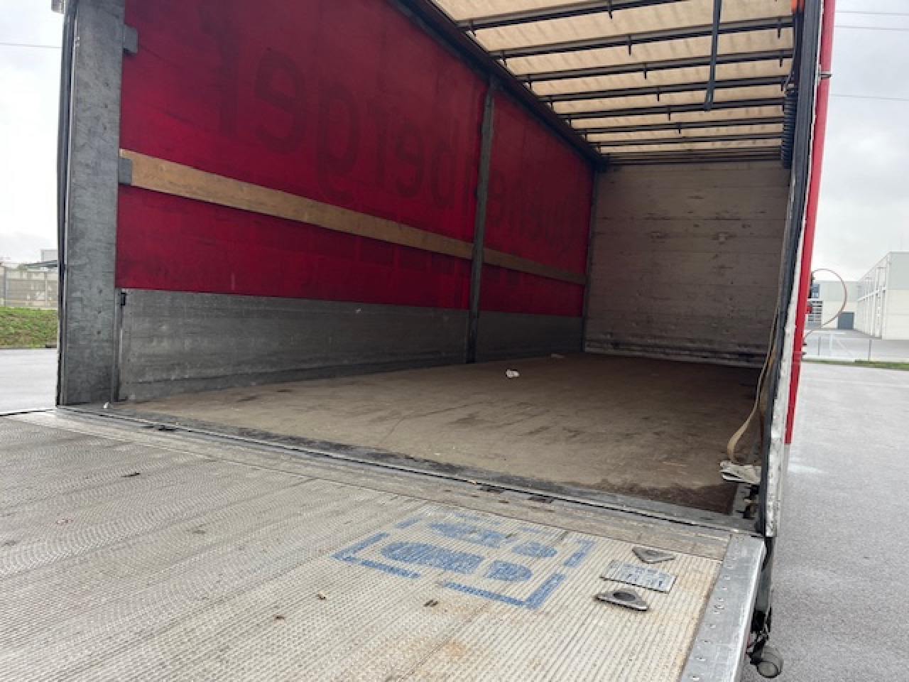 MAN TGM 18.320 4x2 BL Durchladbar - mit Tandemhänger - Ponyvás teherautó: 3 kép. MAN TGM 18.320 4x2 BL Durchladbar - mit Tandemhänger - Ponyvás teherautó: 3 kép.