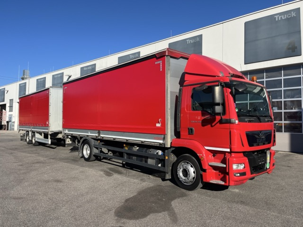 MAN TGM 18.320 4x2 BL Durchladbar - mit Tandemhänger - Ponyvás teherautó: 1 kép. MAN TGM 18.320 4x2 BL Durchladbar - mit Tandemhänger - Ponyvás teherautó: 1 kép.