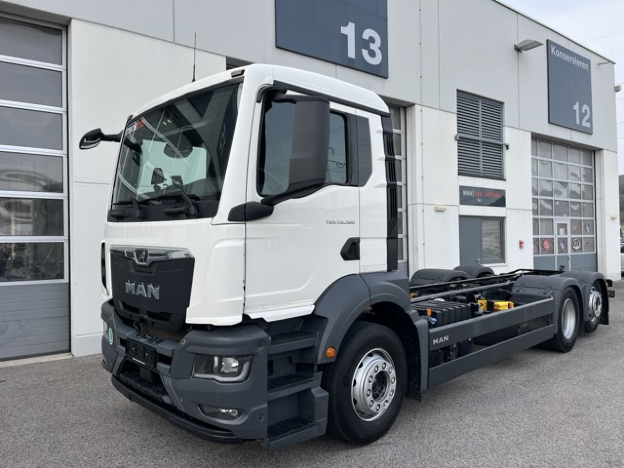 MAN TGS 26.360 6x2-4 LL Euro6 Klima AHK Luftfeder - Alvaz teherautó: 1 kép. MAN TGS 26.360 6x2-4 LL Euro6 Klima AHK Luftfeder - Alvaz teherautó: 1 kép.