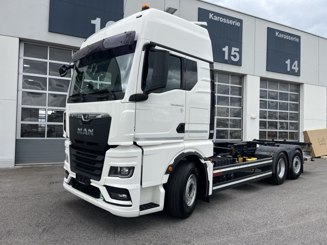 MAN TGX 26.470 6x2-4 LL - alle Achsen neu bereift AHK - Cserefelépítményes teherautó: 1 kép. MAN TGX 26.470 6x2-4 LL - alle Achsen neu bereift AHK - Cserefelépítményes teherautó: 1 kép.