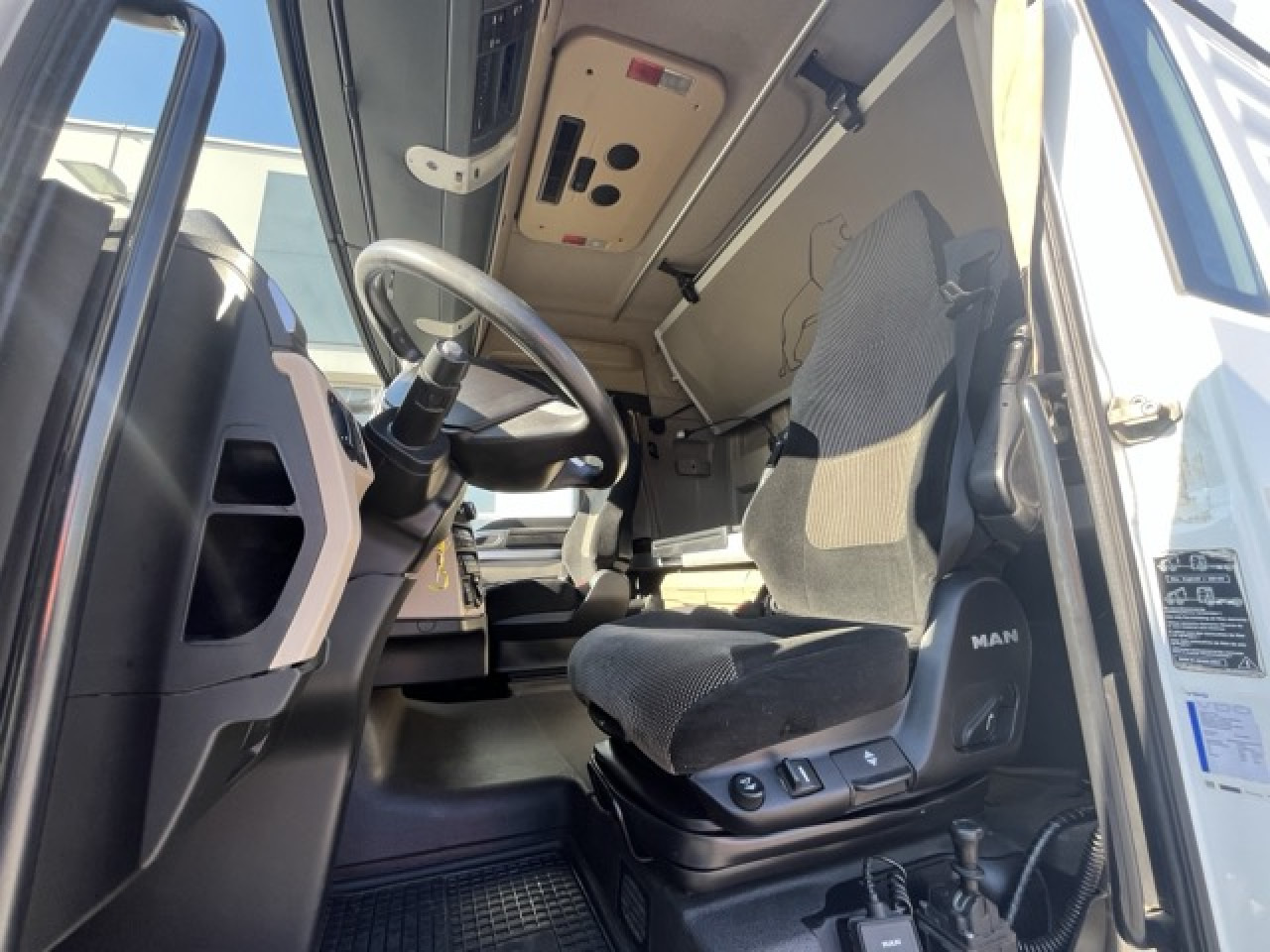 Nyergesvontató MAN TGX 18.460 4x2 BLS mit Kipphydraulik Euro6 Klima: 13 kép. Nyergesvontató MAN TGX 18.460 4x2 BLS mit Kipphydraulik Euro6 Klima: 13 kép.