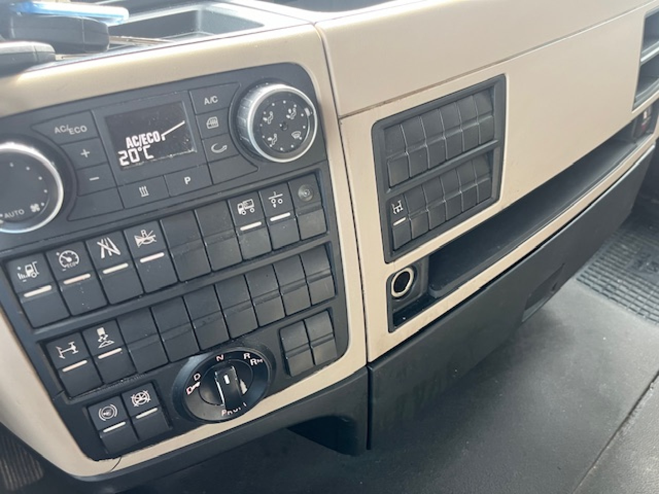 Nyergesvontató MAN TGX 18.460 4x2 BLS mit Kipphydraulik Euro6 Klima: 11 kép. Nyergesvontató MAN TGX 18.460 4x2 BLS mit Kipphydraulik Euro6 Klima: 11 kép.