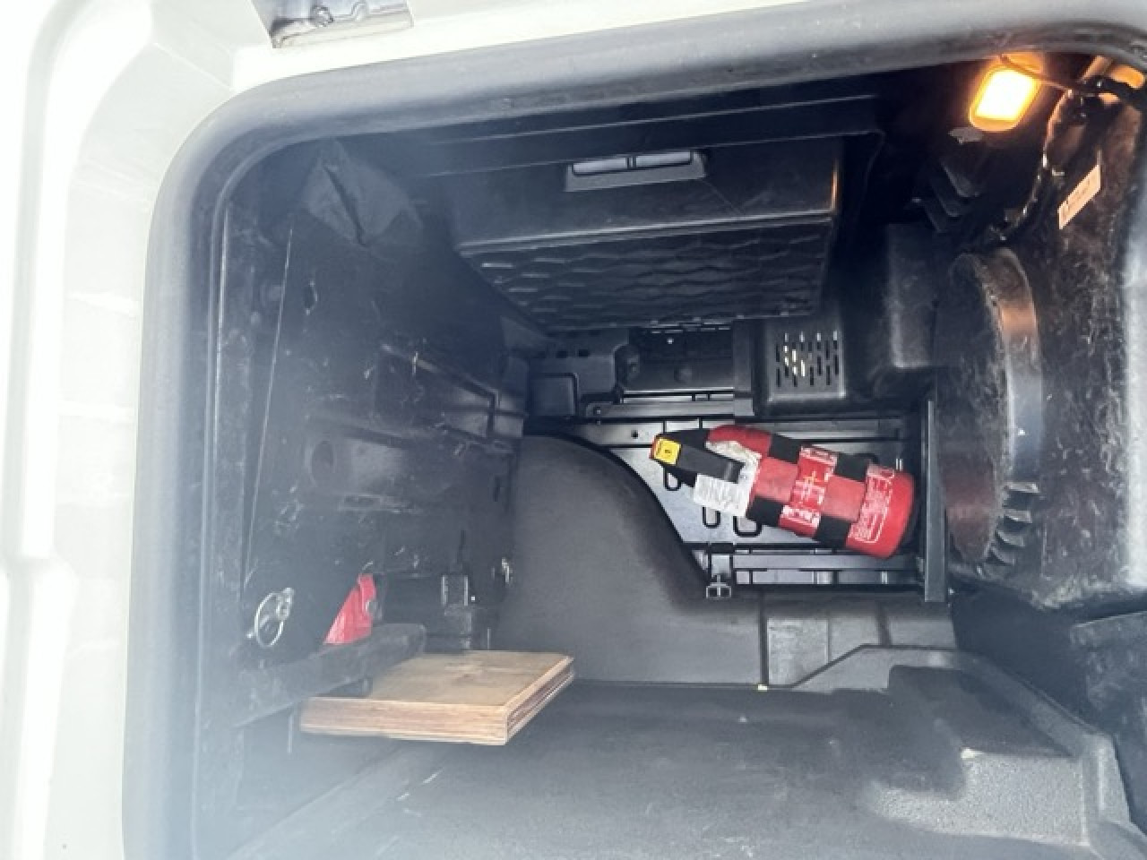 MAN TGX 18.510 4x2 BL SA Euro6 Retarder Klima ZV - Nyergesvontató: 3 kép. MAN TGX 18.510 4x2 BL SA Euro6 Retarder Klima ZV - Nyergesvontató: 3 kép.