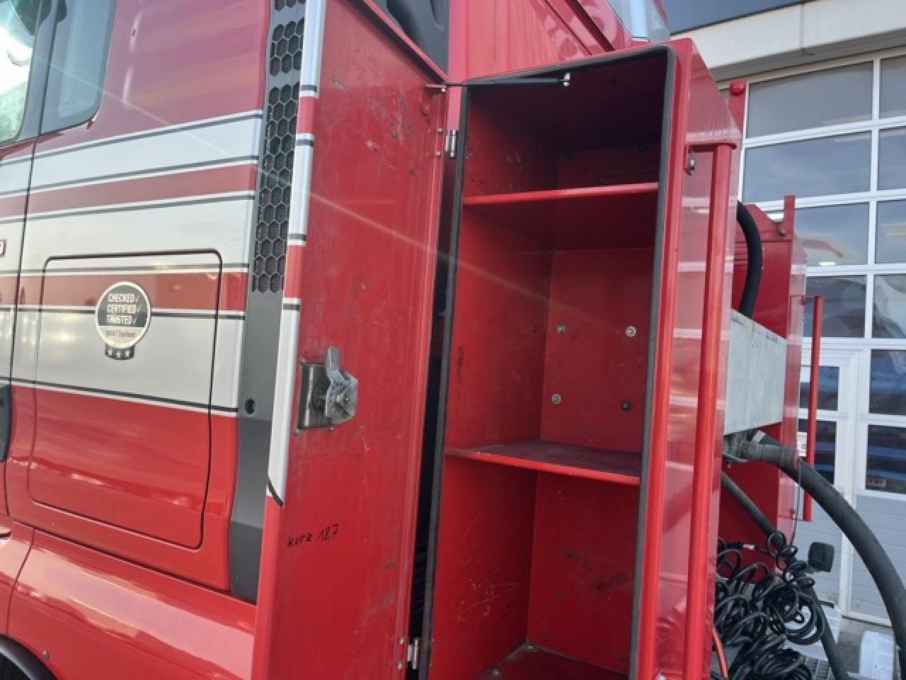 MAN TGX 26.480 6x4 BLS Euro6 Intarder Klima Luftfeder - Nyergesvontató: 2 kép. MAN TGX 26.480 6x4 BLS Euro6 Intarder Klima Luftfeder - Nyergesvontató: 2 kép.