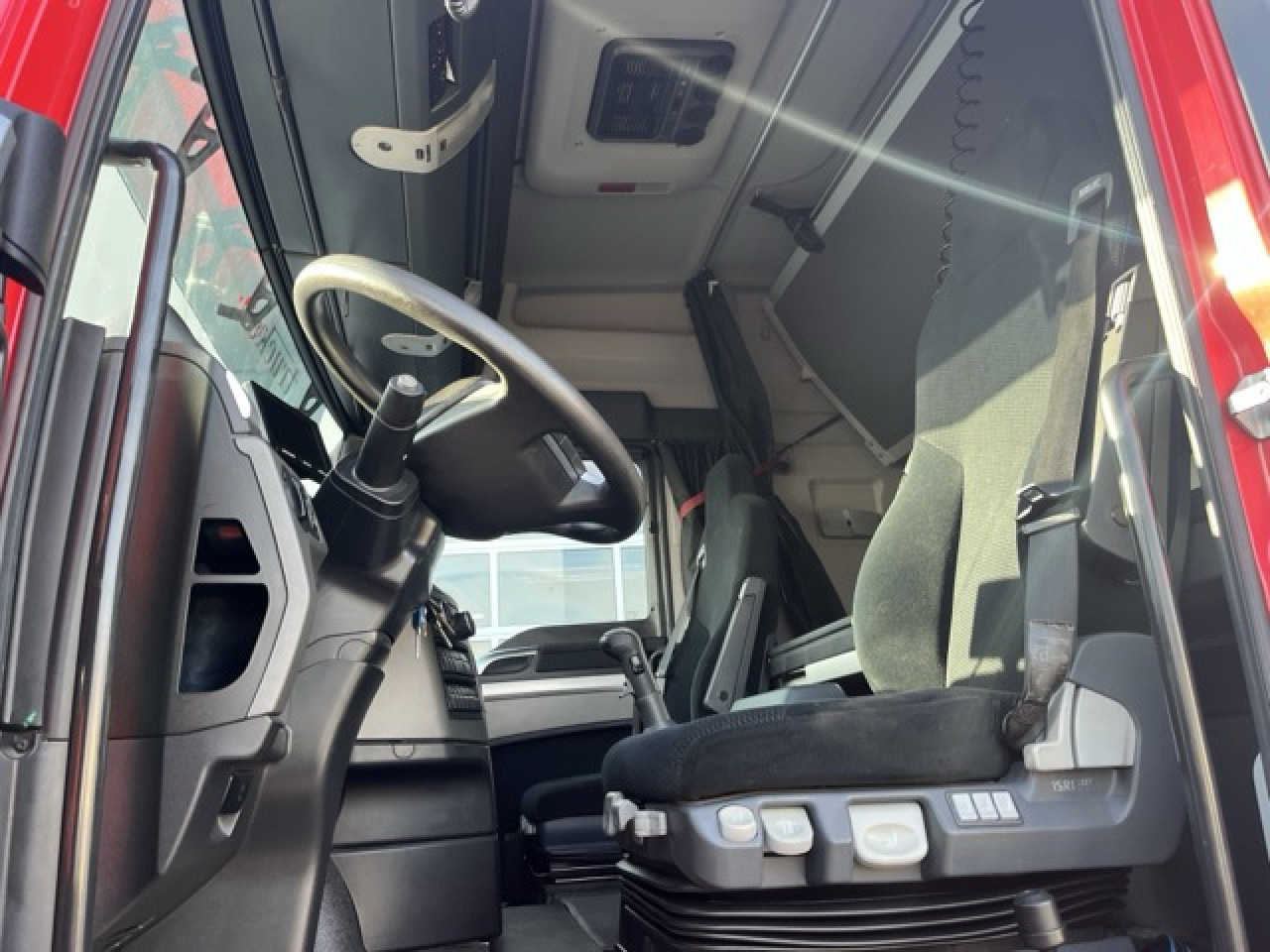 MAN TGX 26.480 6x4 BLS Euro6 Intarder Klima Luftfeder - Nyergesvontató: 4 kép. MAN TGX 26.480 6x4 BLS Euro6 Intarder Klima Luftfeder - Nyergesvontató: 4 kép.