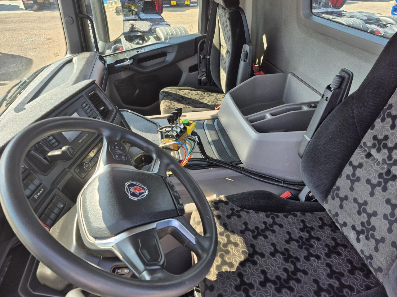 Scania P 340 - Nyergesvontató: 5 kép. Scania P 340 - Nyergesvontató: 5 kép.