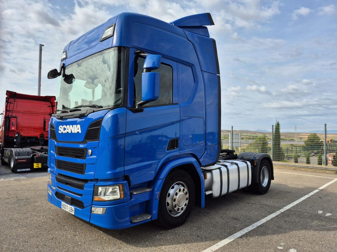 Scania R 450 - Nyergesvontató: 2 kép. Scania R 450 - Nyergesvontató: 2 kép.