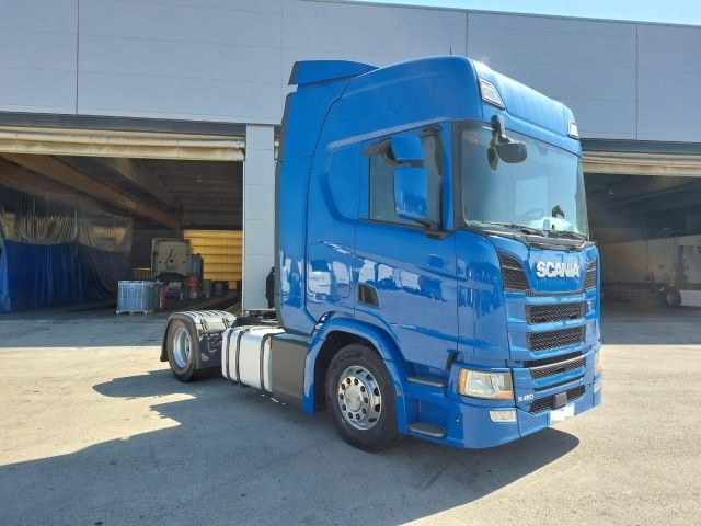 Scania R 450 - Nyergesvontató: 3 kép. Scania R 450 - Nyergesvontató: 3 kép.