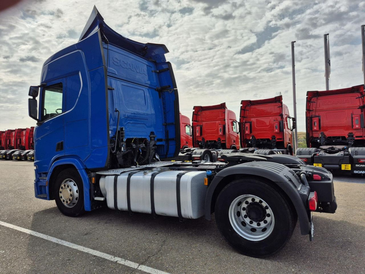 Scania R 450 - Nyergesvontató: 4 kép. Scania R 450 - Nyergesvontató: 4 kép.