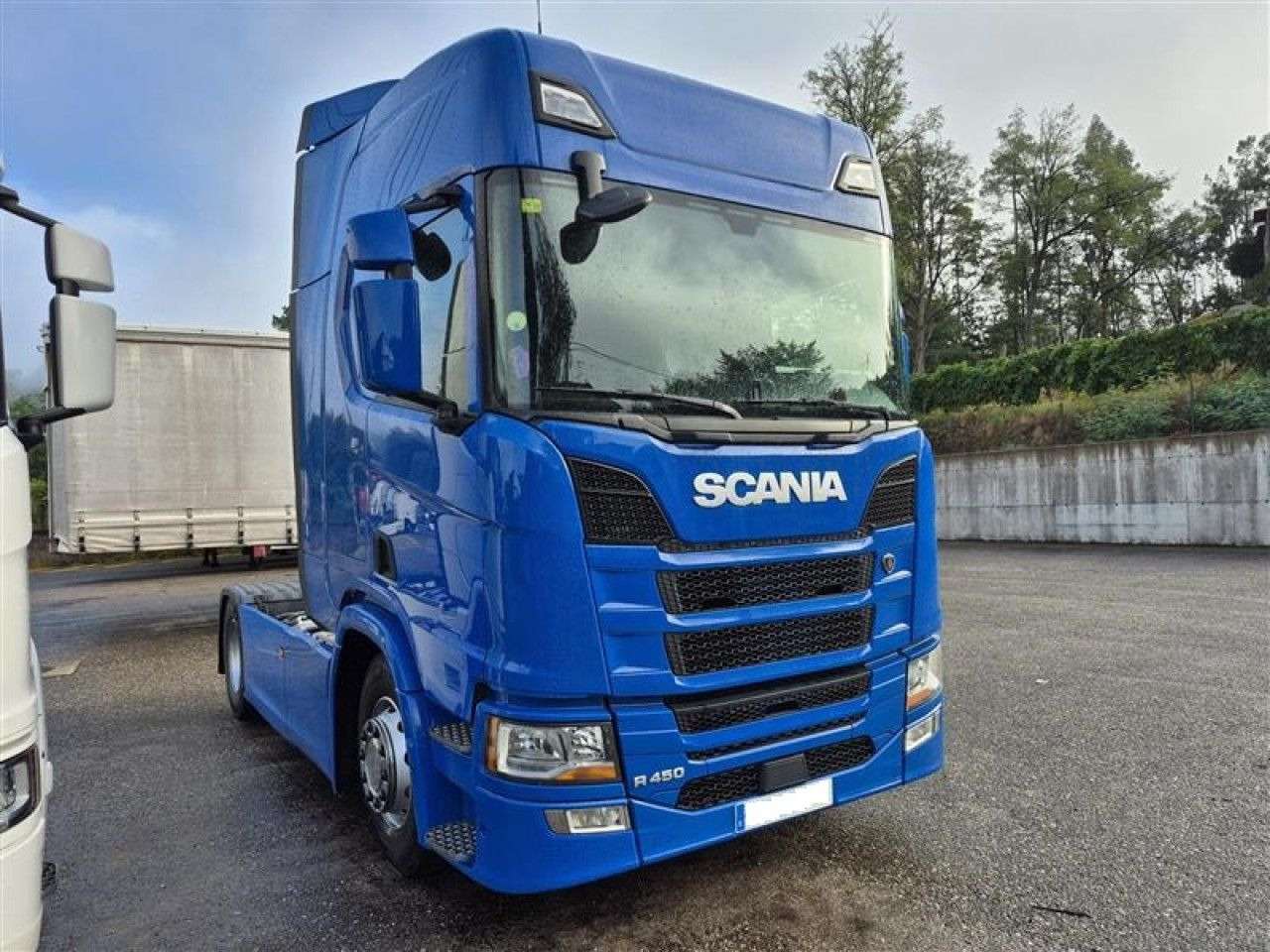 Scania R 450 - Nyergesvontató: 1 kép. Scania R 450 - Nyergesvontató: 1 kép.