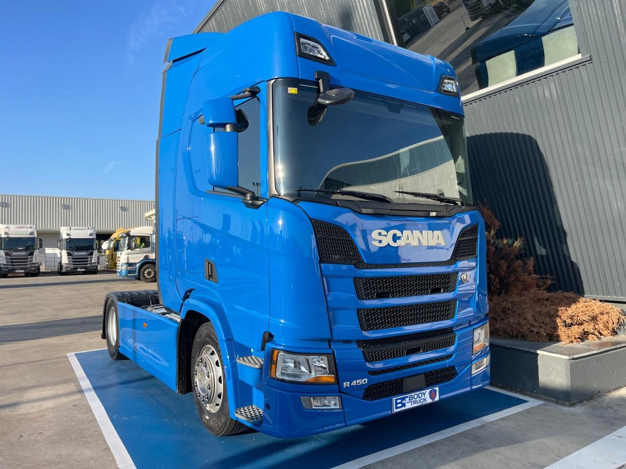 Scania R 450 - Nyergesvontató: 2 kép. Scania R 450 - Nyergesvontató: 2 kép.