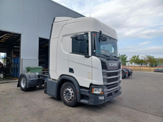 Scania R 450 - Nyergesvontató: 1 kép. Scania R 450 - Nyergesvontató: 1 kép.