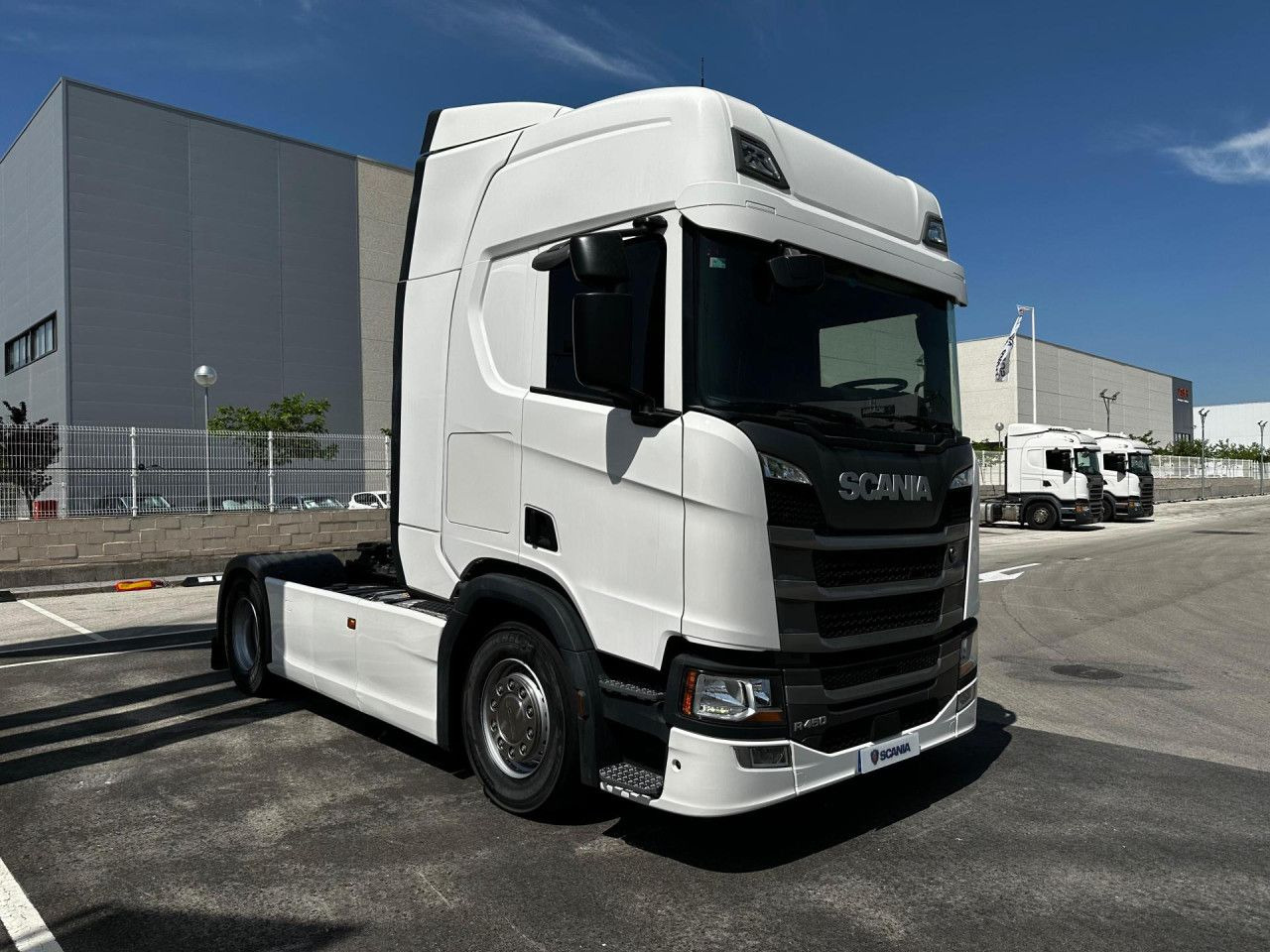 Scania R 450 - Nyergesvontató: 2 kép. Scania R 450 - Nyergesvontató: 2 kép.