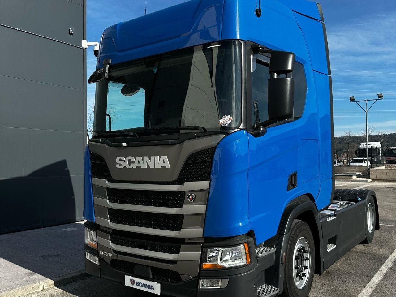 Scania R 450 - Nyergesvontató: 1 kép. Scania R 450 - Nyergesvontató: 1 kép.