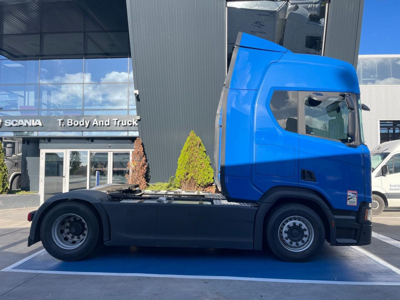 Scania R 450 - Nyergesvontató: 4 kép. Scania R 450 - Nyergesvontató: 4 kép.