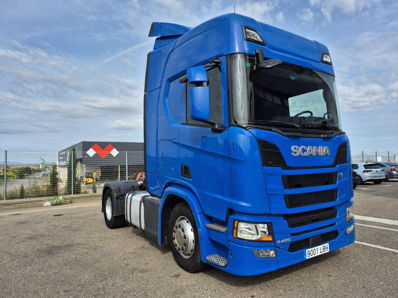 Scania R 450 - Nyergesvontató: 1 kép. Scania R 450 - Nyergesvontató: 1 kép.
