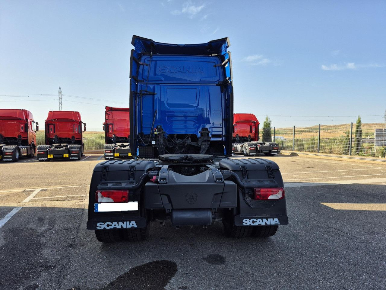Scania R 450 - Nyergesvontató: 4 kép. Scania R 450 - Nyergesvontató: 4 kép.