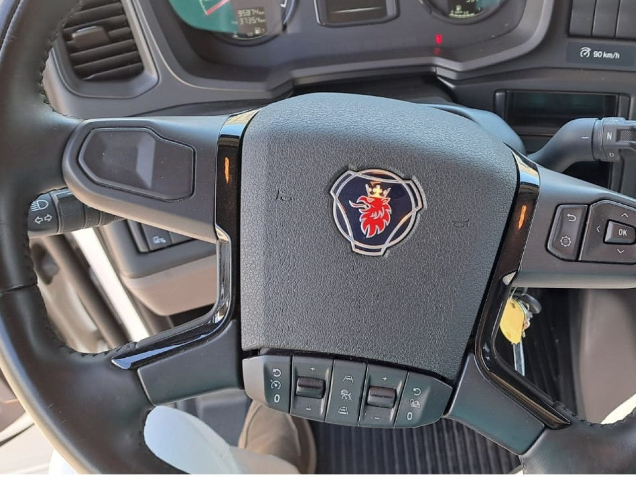 Scania R 500 - Nyergesvontató: 5 kép. Scania R 500 - Nyergesvontató: 5 kép.