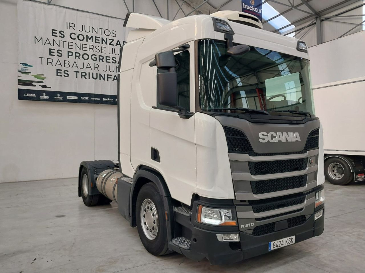 Scania R410 - Nyergesvontató: 1 kép. Scania R410 - Nyergesvontató: 1 kép.