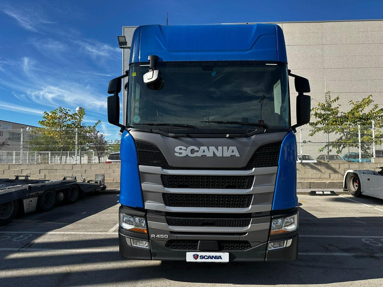 Scania R450 - Nyergesvontató: 1 kép. Scania R450 - Nyergesvontató: 1 kép.