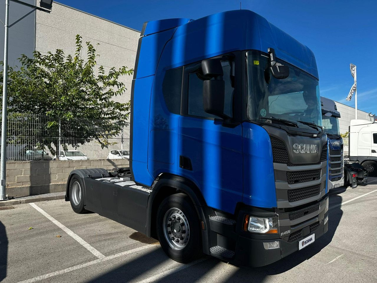 Scania R450 - Nyergesvontató: 3 kép. Scania R450 - Nyergesvontató: 3 kép.